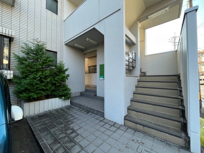 物件外観写真5　(エントランス部分)