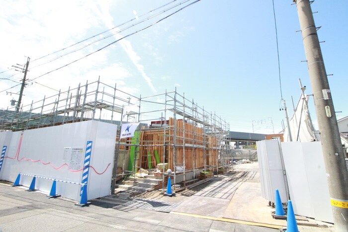 物件外観写真2　(建築中)
