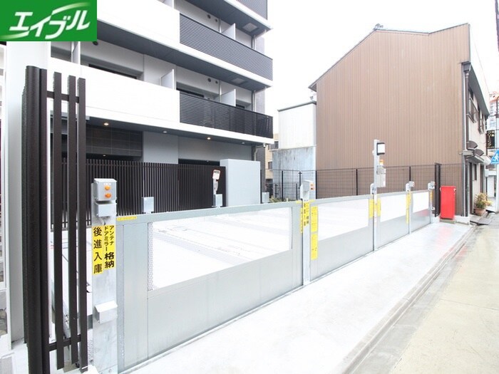 物件外観写真4　(駐車場)