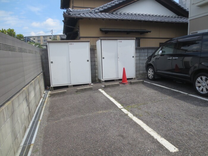物件外観写真4　(駐車場)
