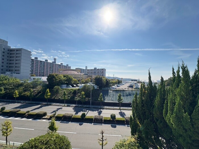 物件内観写真16　(室内からの展望)