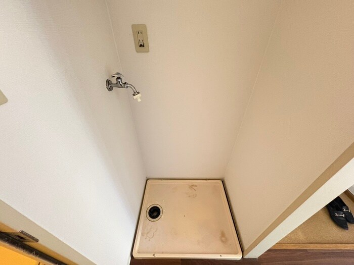 物件内観写真18　(洗濯機置場)