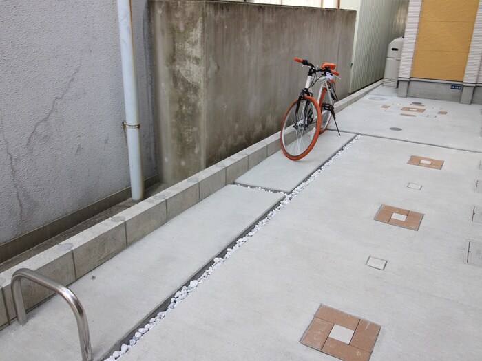 物件外観写真4　(駐輪場)