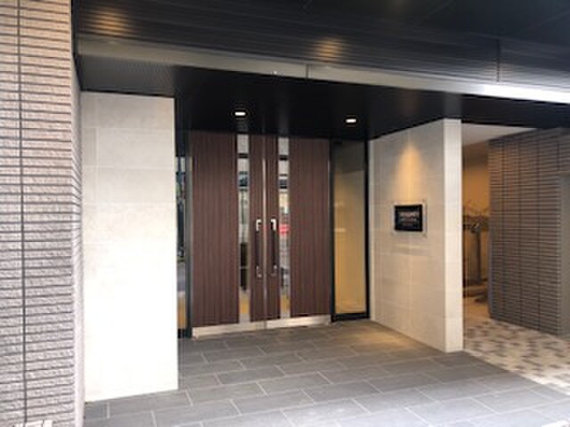 物件外観写真2　(エントランス部分)