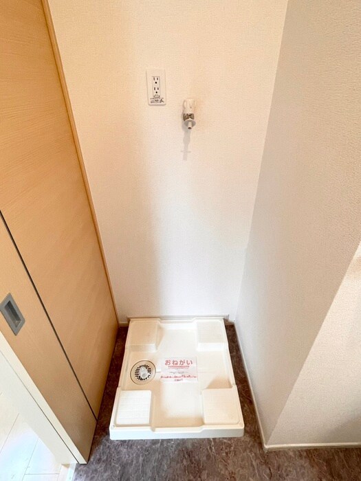 物件内観写真18　(洗濯機置場)