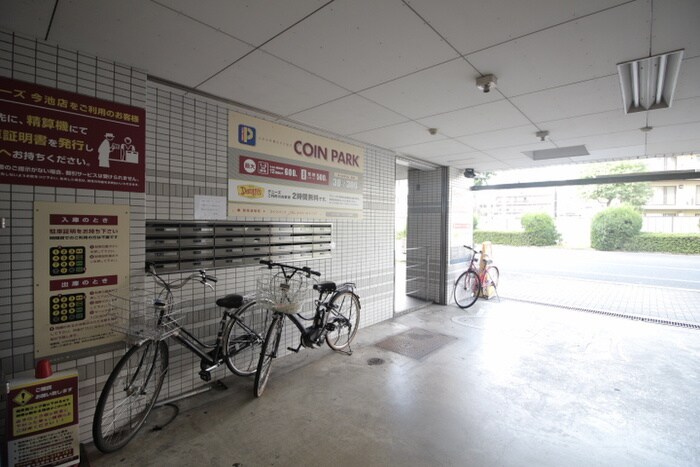 物件外観写真5　(駐輪場)