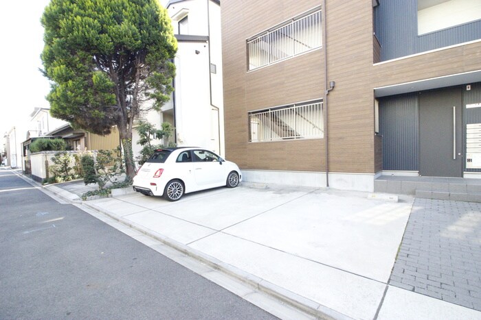 物件外観写真4　(駐車場)