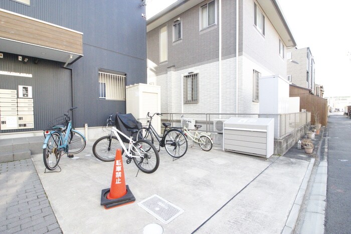 物件外観写真5　(駐輪場)