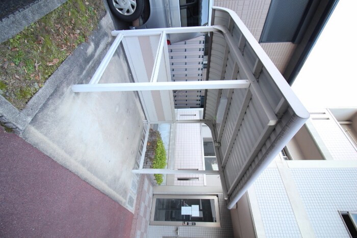 物件外観写真2　(駐輪場)