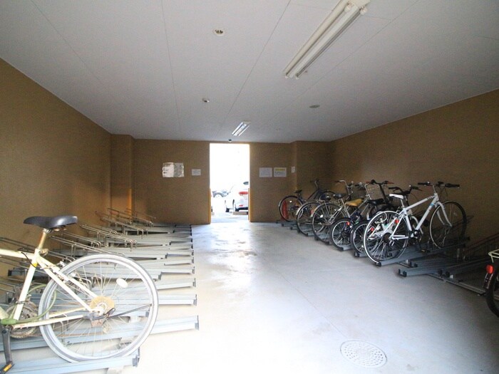 物件外観写真5　(駐輪場)