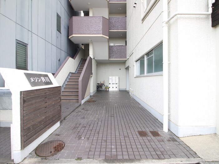 物件外観写真4　(エントランス部分)