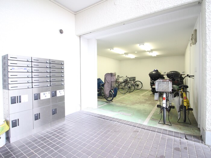 物件外観写真6　(駐輪場)
