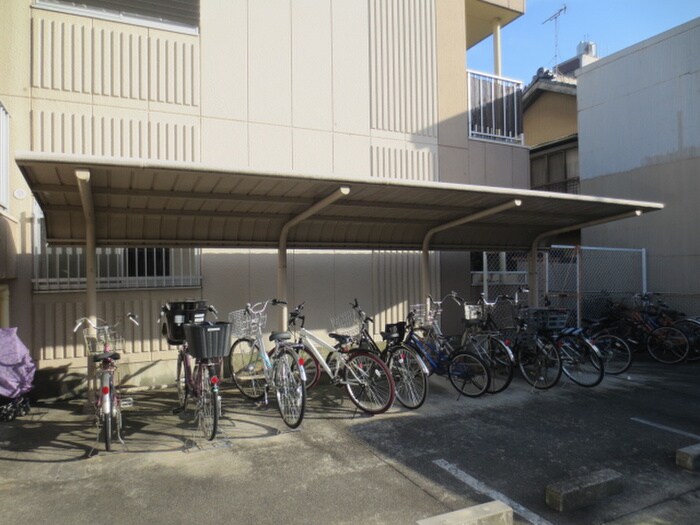 物件外観写真3　(駐輪場)