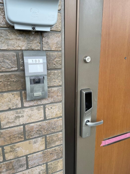 物件内観写真13　(玄関)