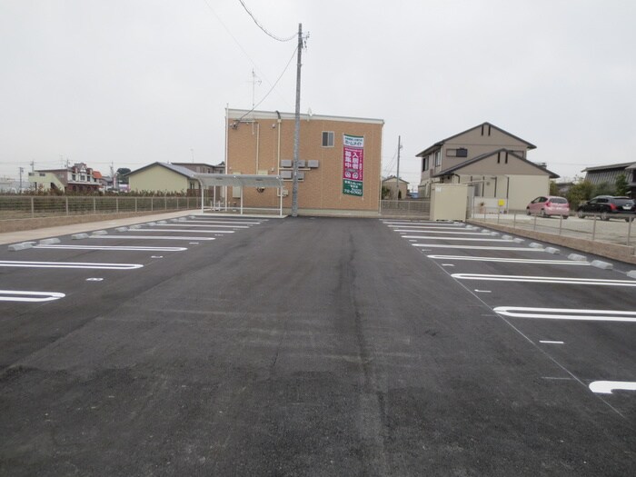 物件外観写真5　(駐車場)