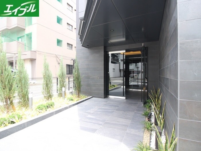 物件外観写真5　(エントランス部分)