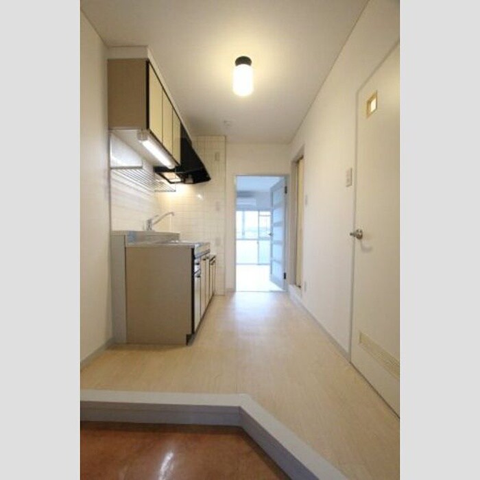 物件内観写真4　(玄関)