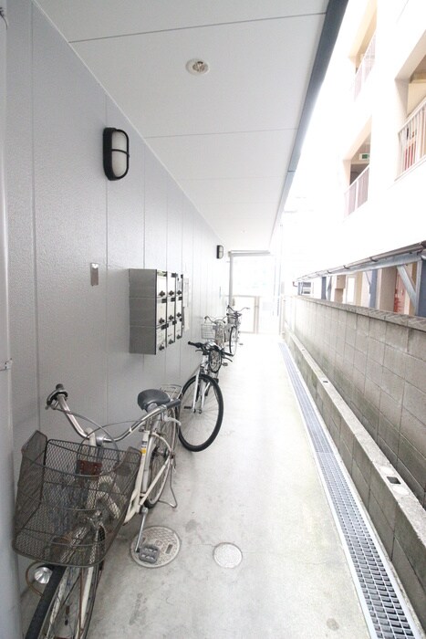 物件外観写真4　(エントランス部分)