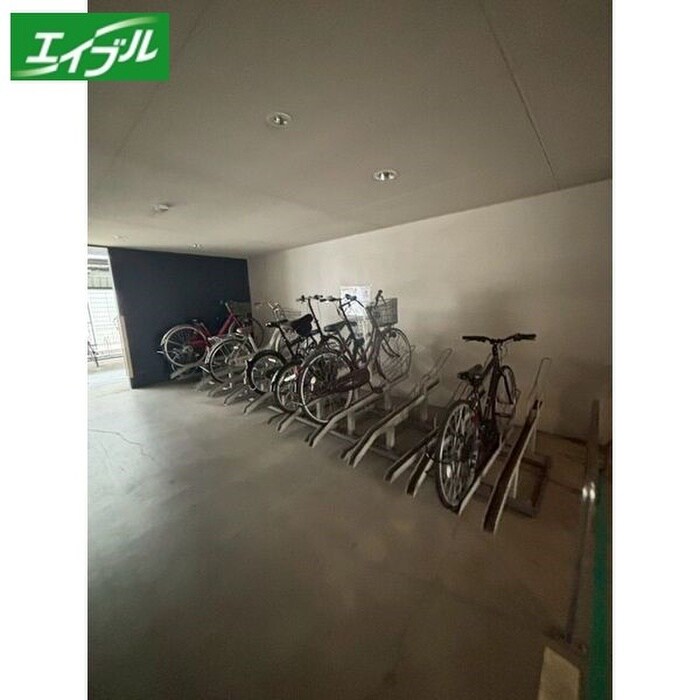 物件外観写真3　(駐輪場)
