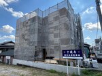 建築中