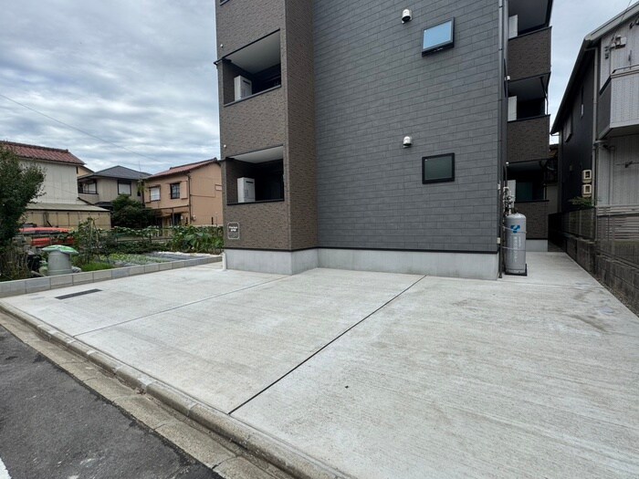 物件外観写真6　(駐車場)