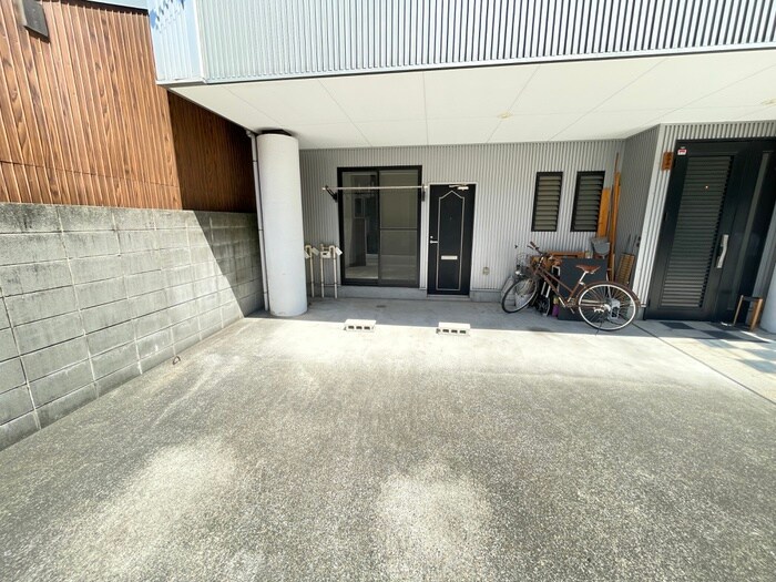 物件外観写真4　(駐車場)