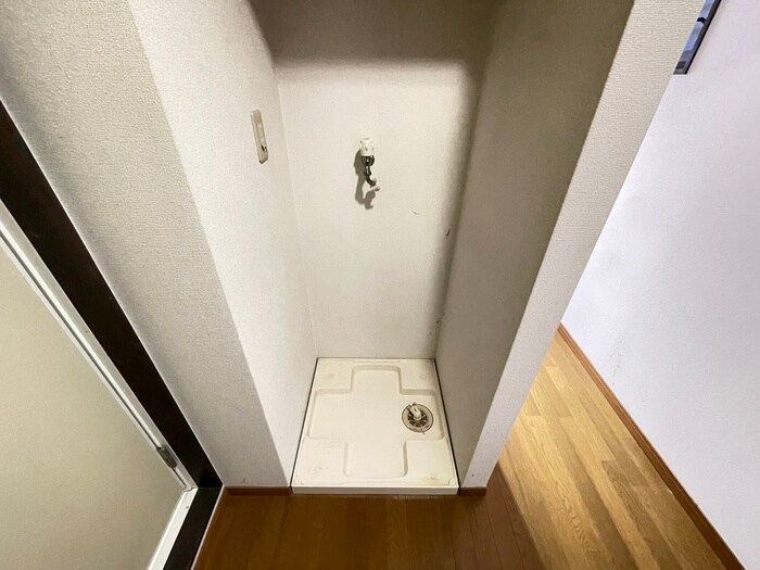 物件内観写真13　(洗濯機置場)