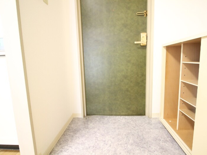 物件内観写真7　(玄関)