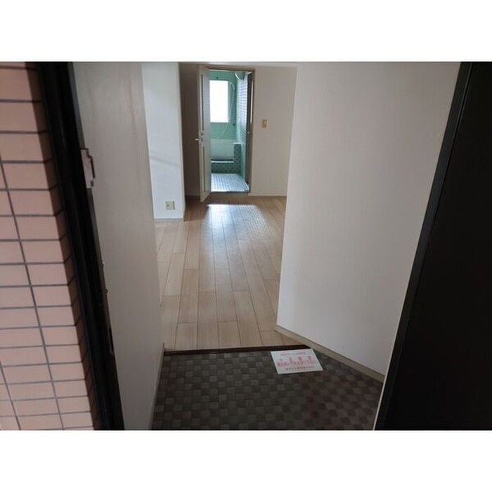 物件内観写真13　(玄関)