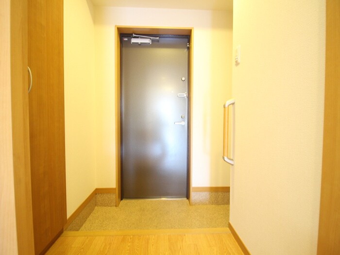 物件内観写真18　(玄関)