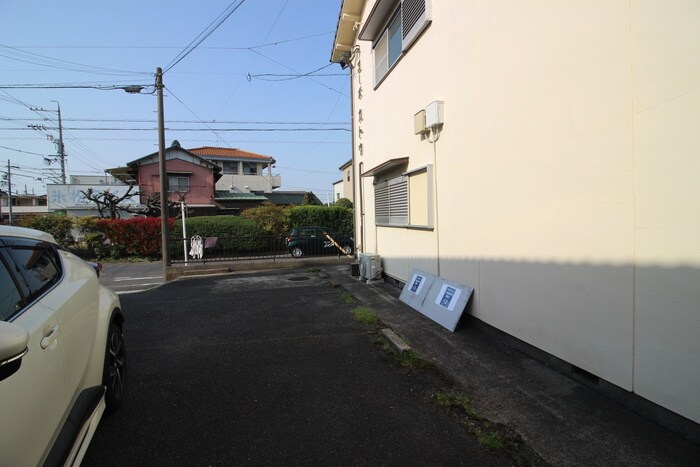 物件外観写真5　(駐車場)