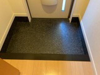 物件内観写真4　(玄関)