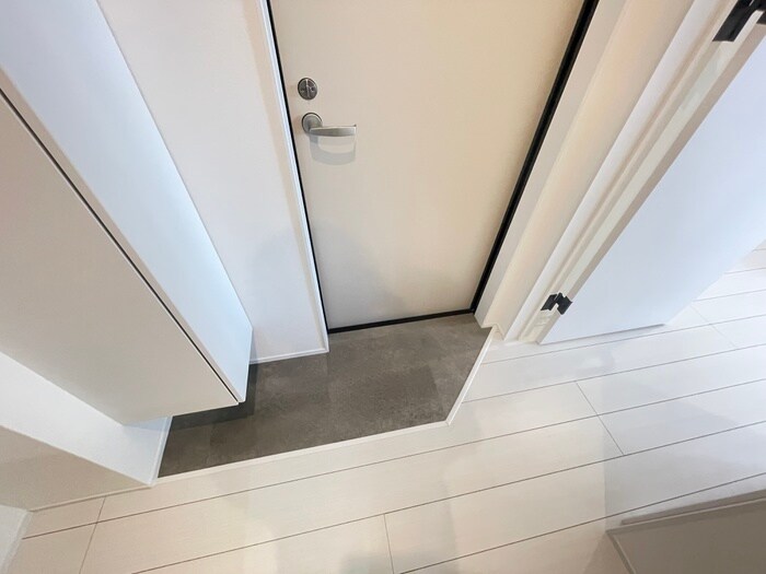 物件内観写真16　(玄関)