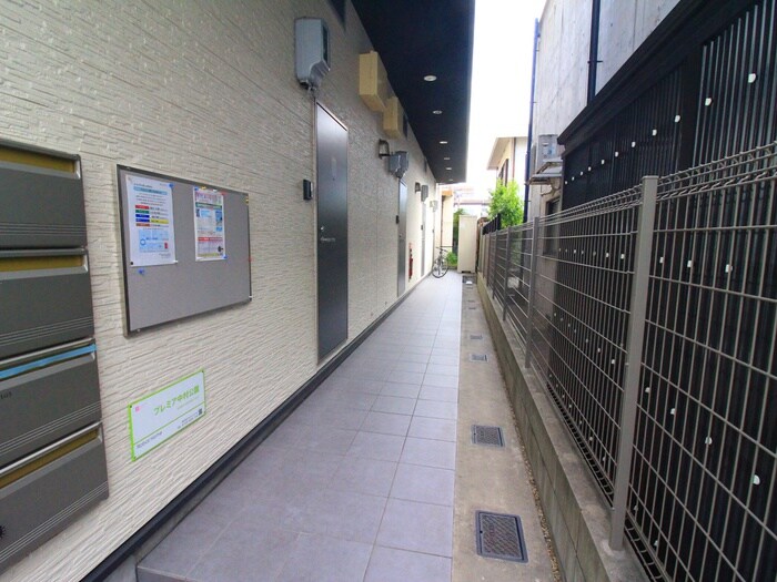 物件外観写真4　(エントランス部分)