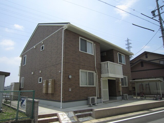 物件外観写真2　(エントランス部分)