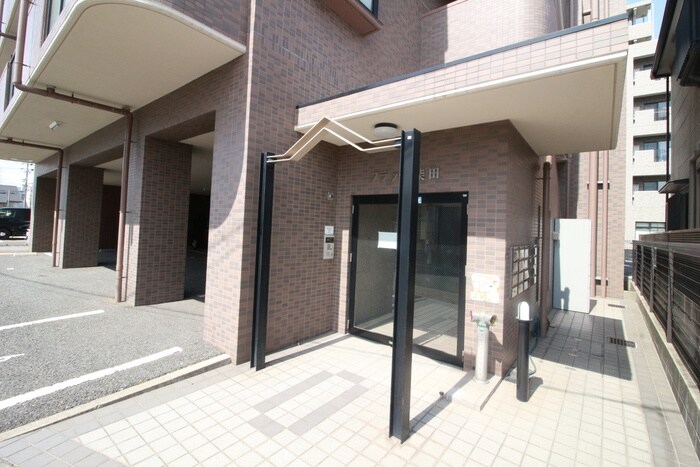 物件外観写真4　(エントランス部分)