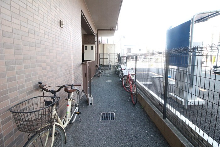 物件外観写真5　(駐輪場)