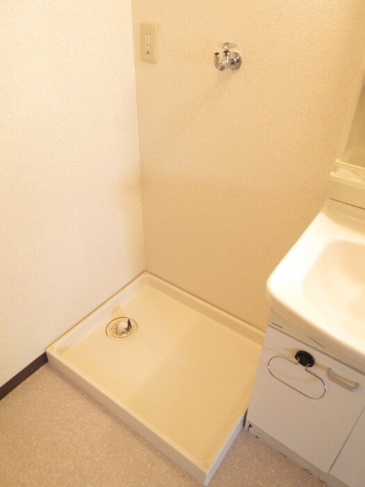 物件内観写真13　(洗濯機置場)