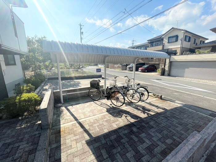 物件外観写真4　(駐輪場)
