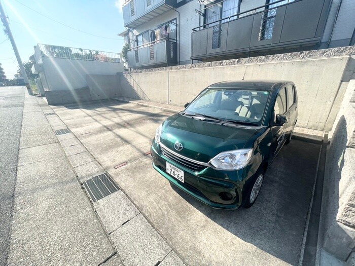 物件外観写真6　(駐車場)