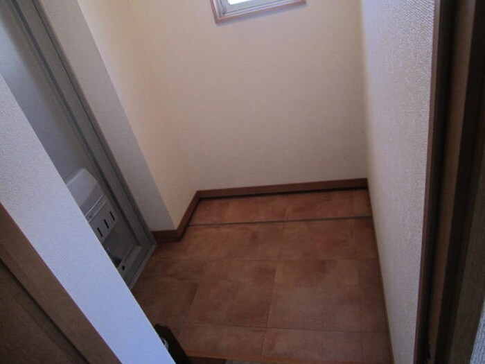 物件内観写真15　(玄関)