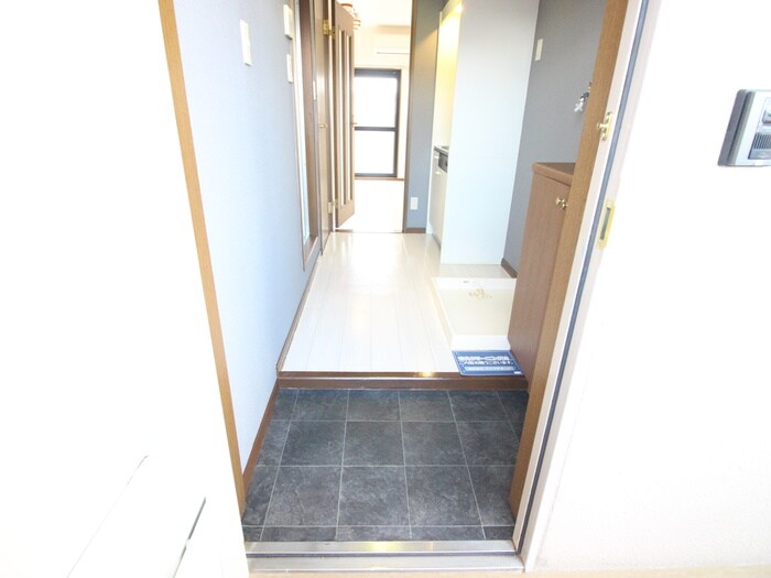 物件内観写真17　(玄関)