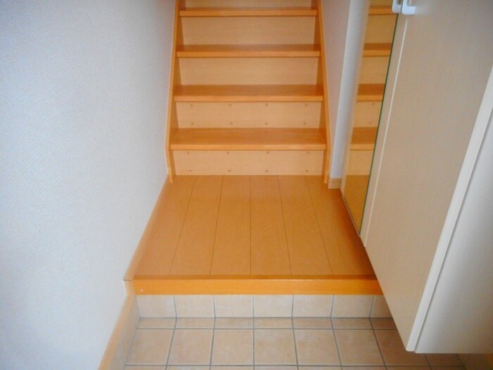 物件内観写真10　(玄関)