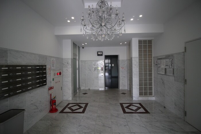 物件外観写真3　(エントランス部分)