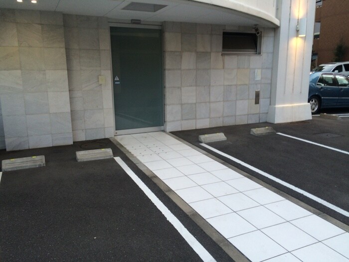 物件外観写真4　(駐車場)