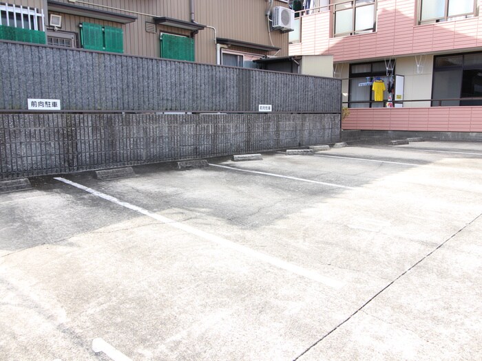 物件外観写真4　(駐車場)