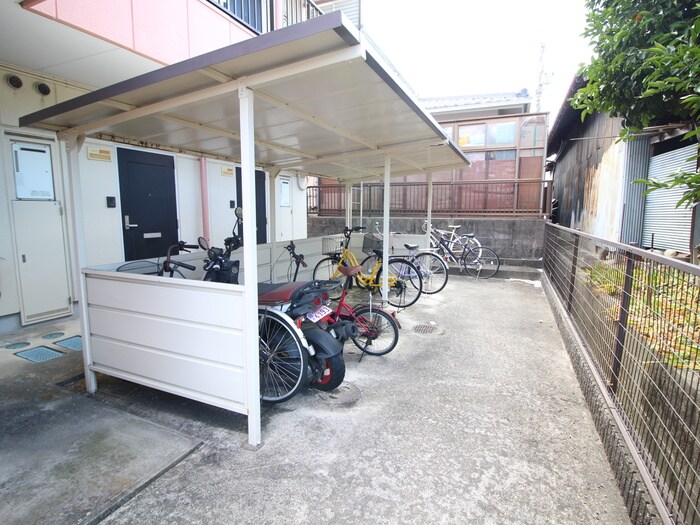 物件外観写真5　(駐輪場)