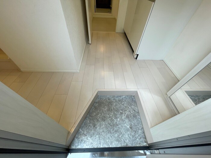 物件内観写真16　(玄関)