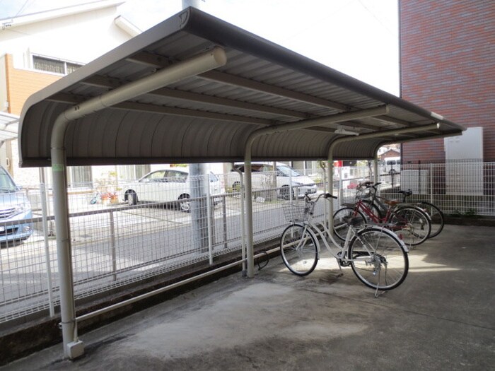 物件外観写真5　(駐輪場)