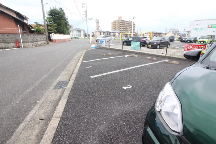 物件外観写真3　(駐車場)